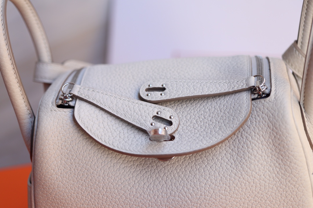 에르메스 미니 린디백19 나타 화이트 은장 끌레망스 가죽